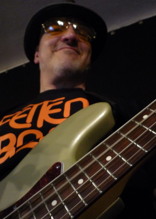 Erna und die Berts, Bass